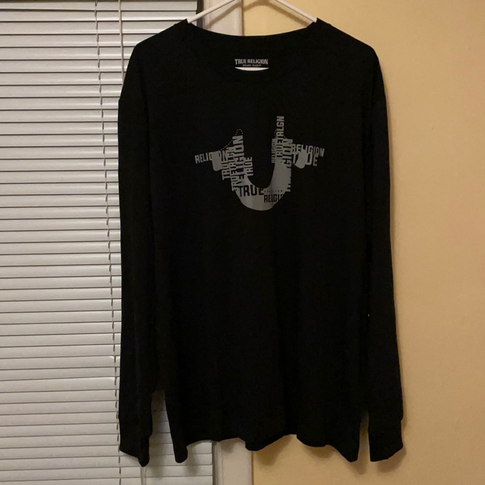 True Religion LongSleeve! Color is Black Size XLarge! Fits large tho!